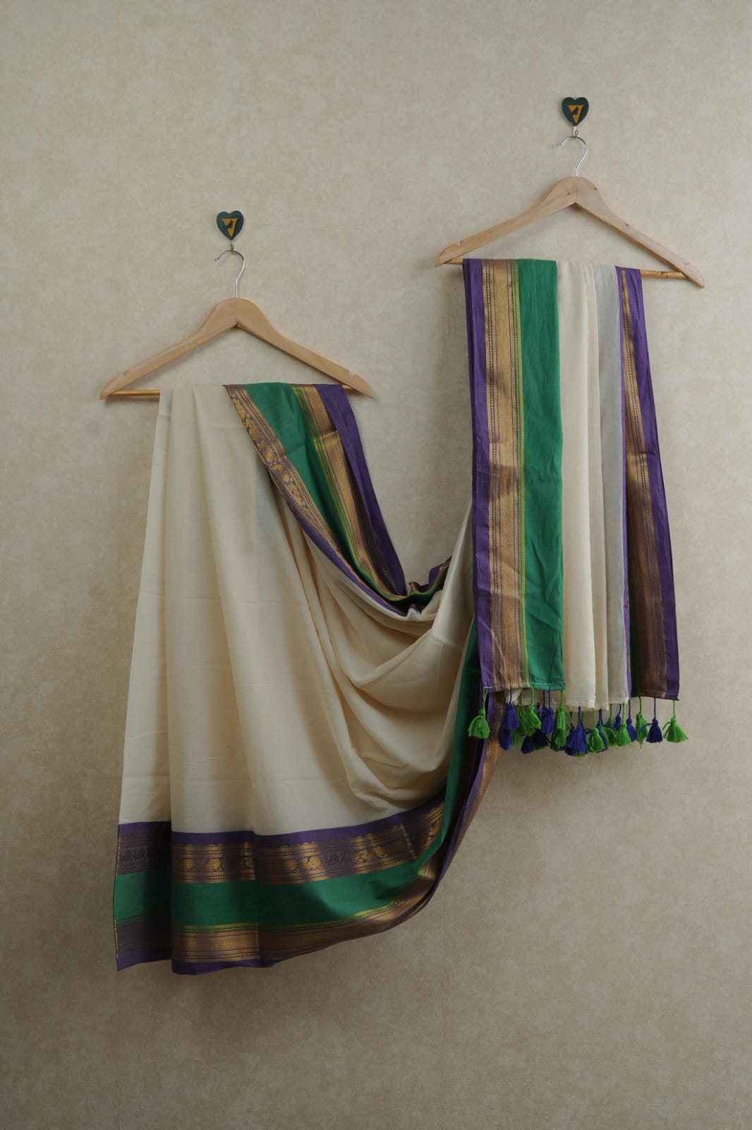 Mull cotton saree with kanchi border