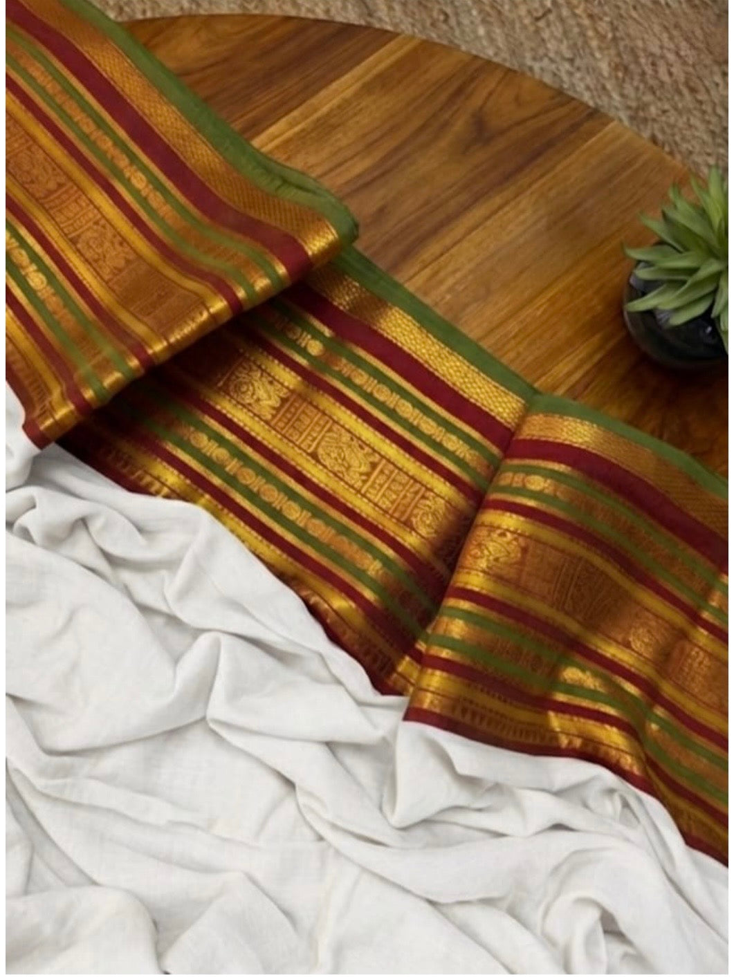 Mull cotton saree with pure kanchi border