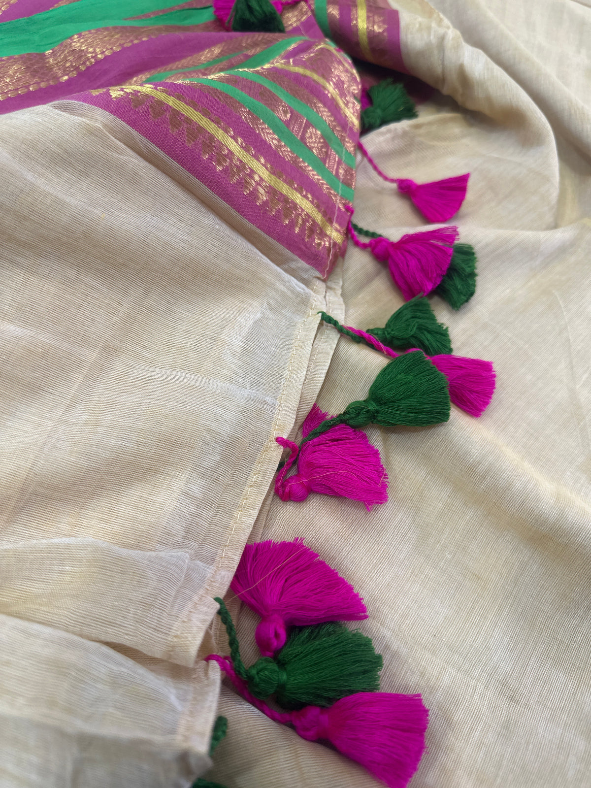 Mull cotton saree with pure kanchi border