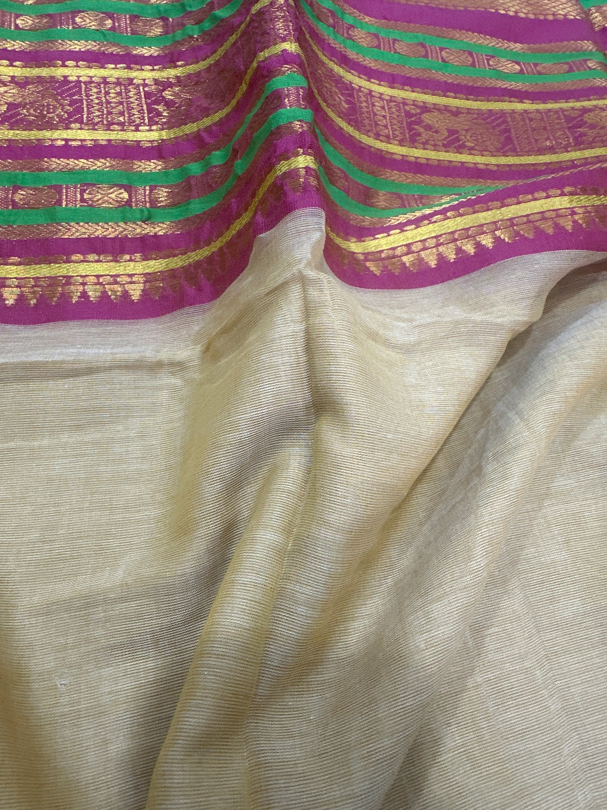 Mull cotton saree with pure kanchi border