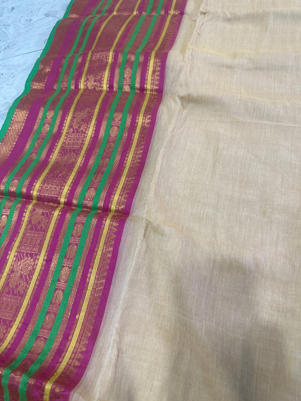 Mull cotton saree with pure kanchi border