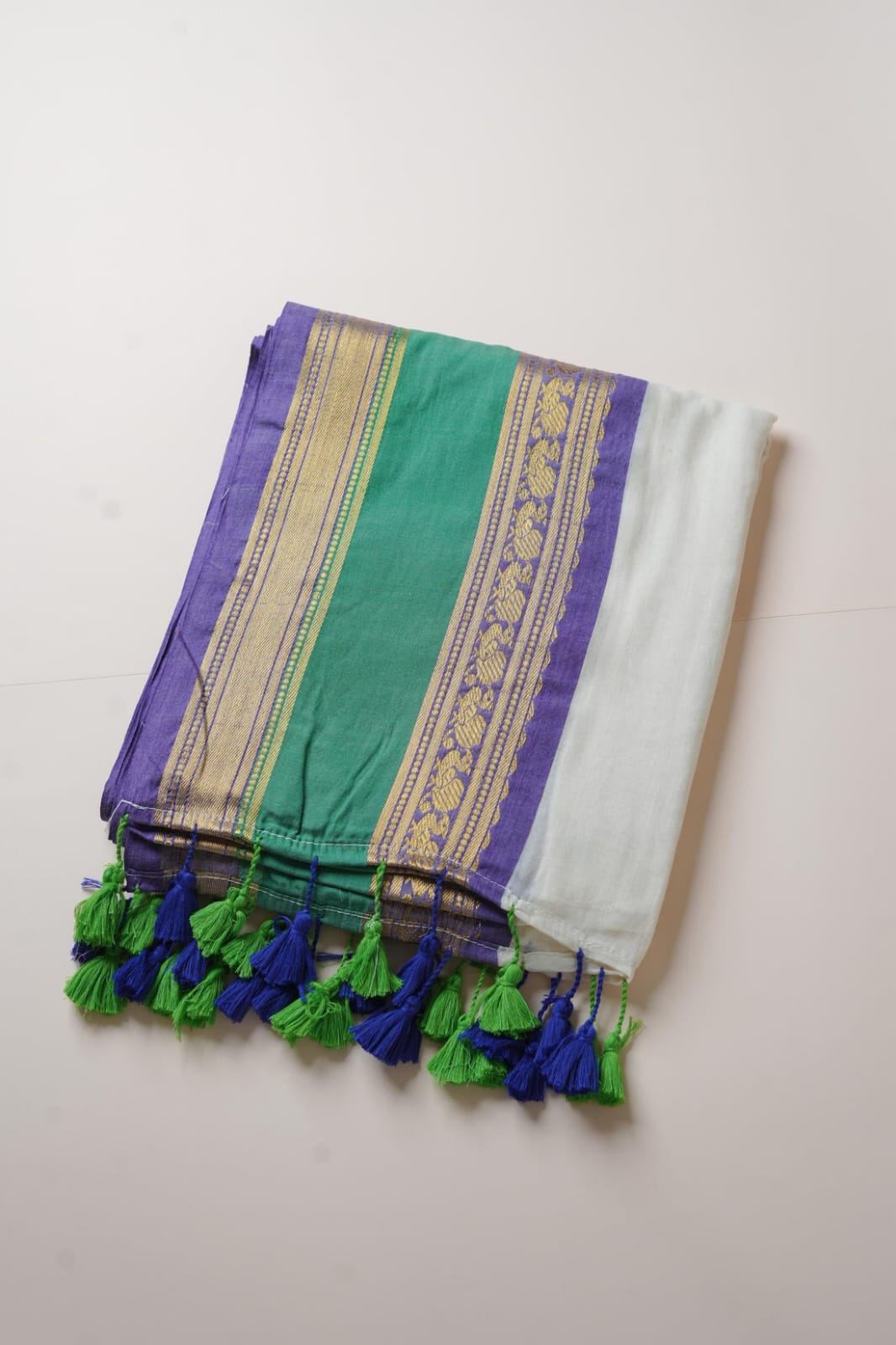 Mull cotton saree with kanchi border