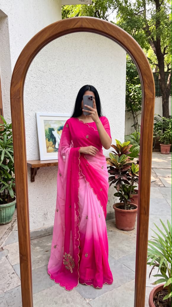 Soft georgette saree with seroski handwork 🩷 pink